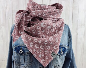 Écharpe triangulaire avec motif léopard blanc sur vieux rose poudré, cousue en mousseline, écharpe pour femme, écharpe XXL en serviette de maman en coton