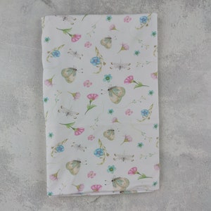 Loop Schlauchschal in weiß mit ganz zarten Blumen und Schmetterlingen in rosa und hellblau, Schal für Damen aus Jersey Bild 6
