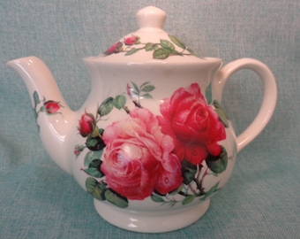 everyday teapot clean inside and out excellent condition simple shaped teapot hold 4-5 cups Sadler yellow floral teapot