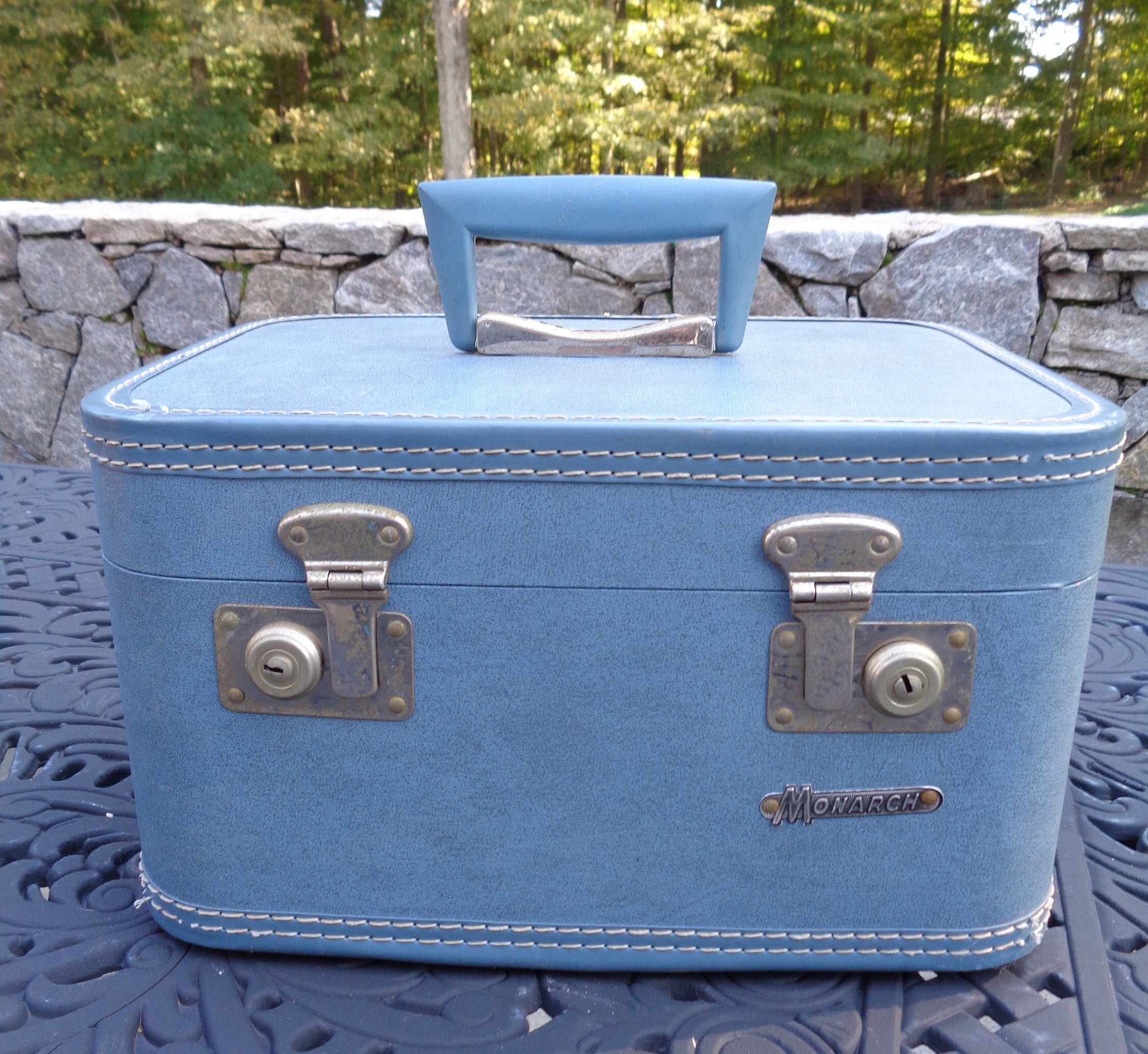 Monarch luggage hotsell