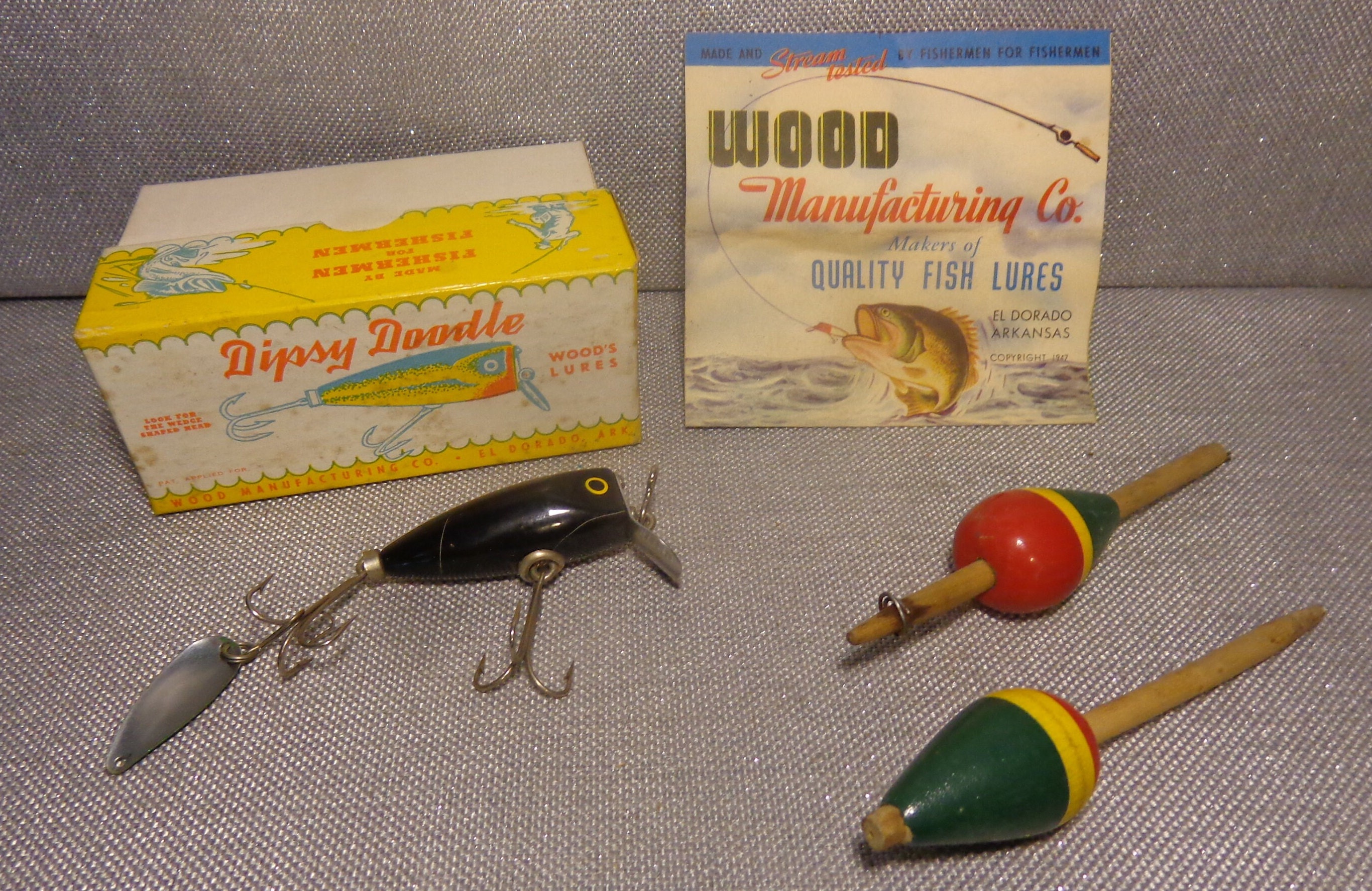 Vintage Wood Dipsy Doodle Fishing Lure and Vintage Wooden Bobbers, 1947,  original box