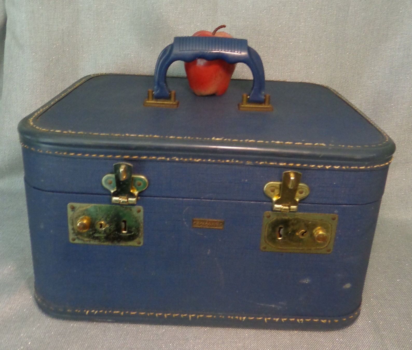 Vintage Crown Blue Train Case, Vintage Small Blue Crown Luggage Makeup