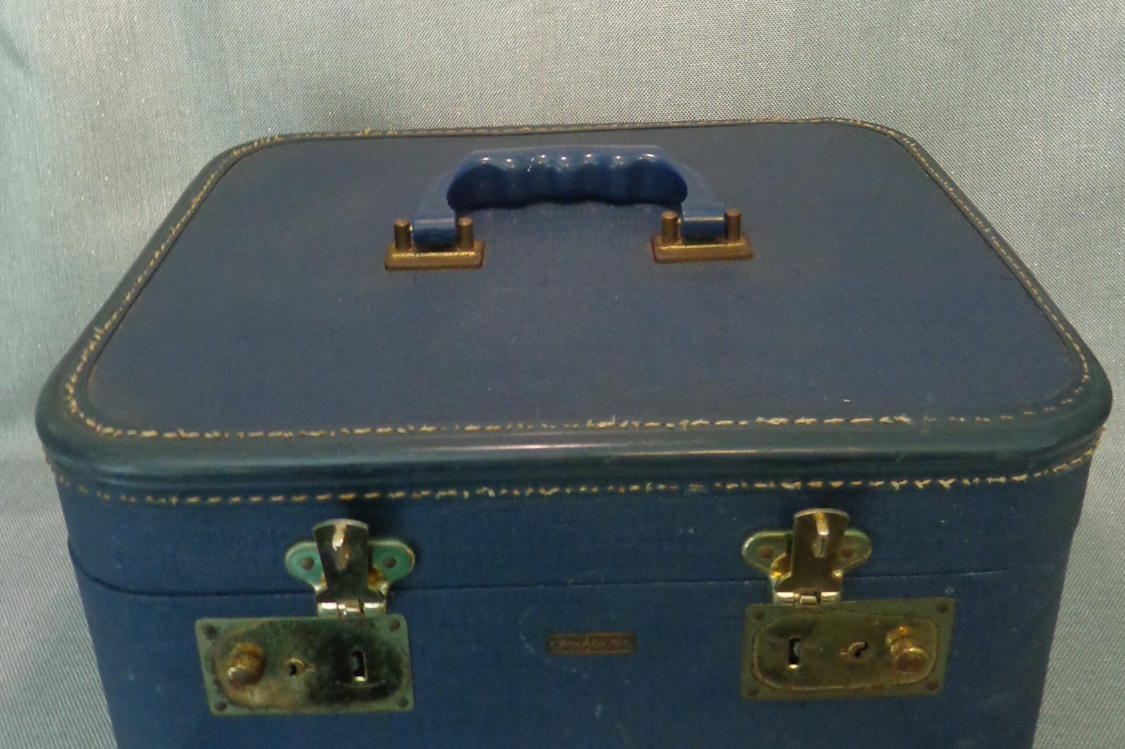 Vintage Crown Blue Train Case, Vintage Small Blue Crown Luggage Makeup