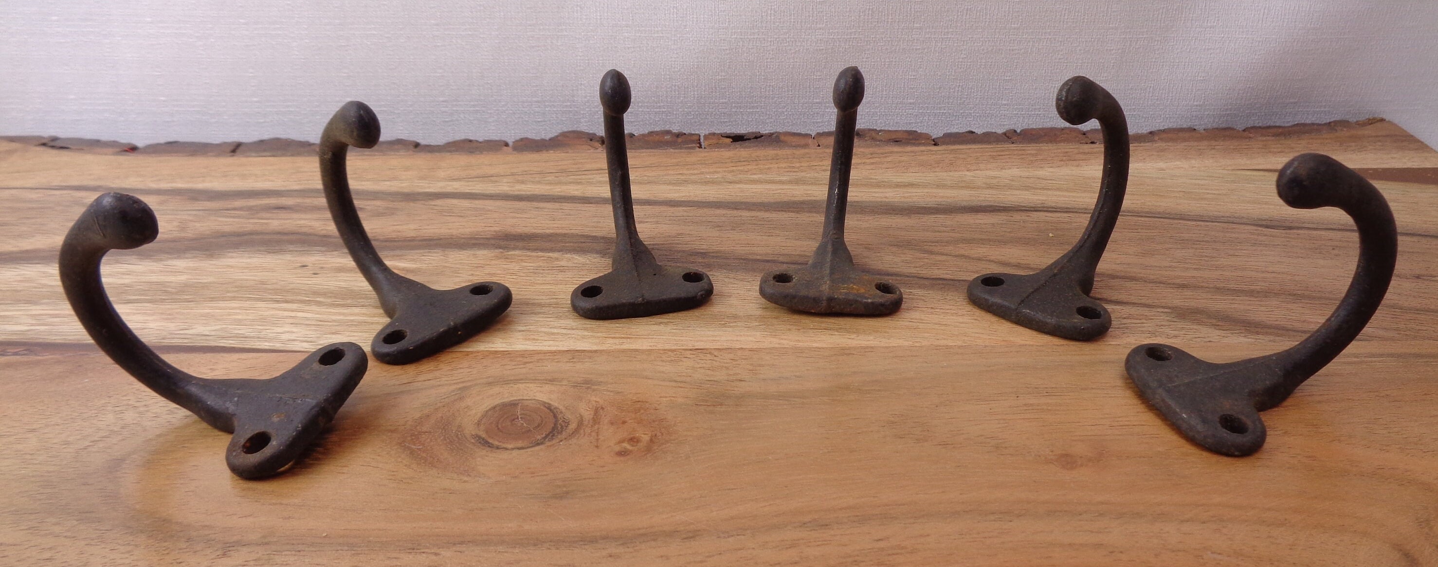 6 x Vintage Style Cast Iron Coat Heart Hooks NEW for sale in Co