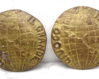 Botones militares históricos de "Il Grande Giuoco" del Gran Juego, la rivalidad geopolítica del siglo XIX entre el Imperio Británico y el Imperio Ruso.