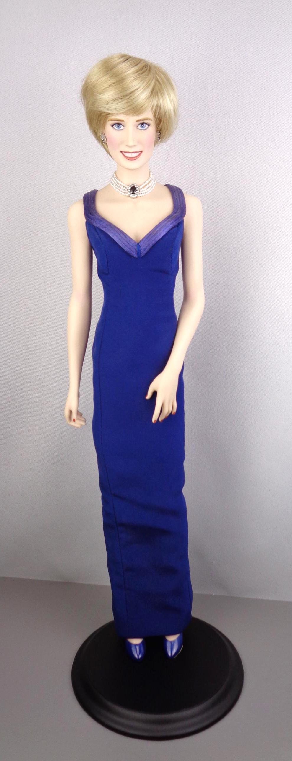 Vintage Franklin Mint Princess Diana of Wales Porcelain Doll, Blue gown and  stand