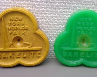 1939-1940 New York Worlds Fair Bakelite Souvenir Pins, Vintage New York Worlds Fair Green and Gold Bakelite Pins, Set of 2, USA