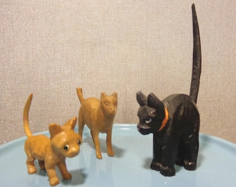 Vintage Hand Carved Wooden Cats, Vintage Miniature Carved Wood Cats, Folk Art carved cats, set of 3