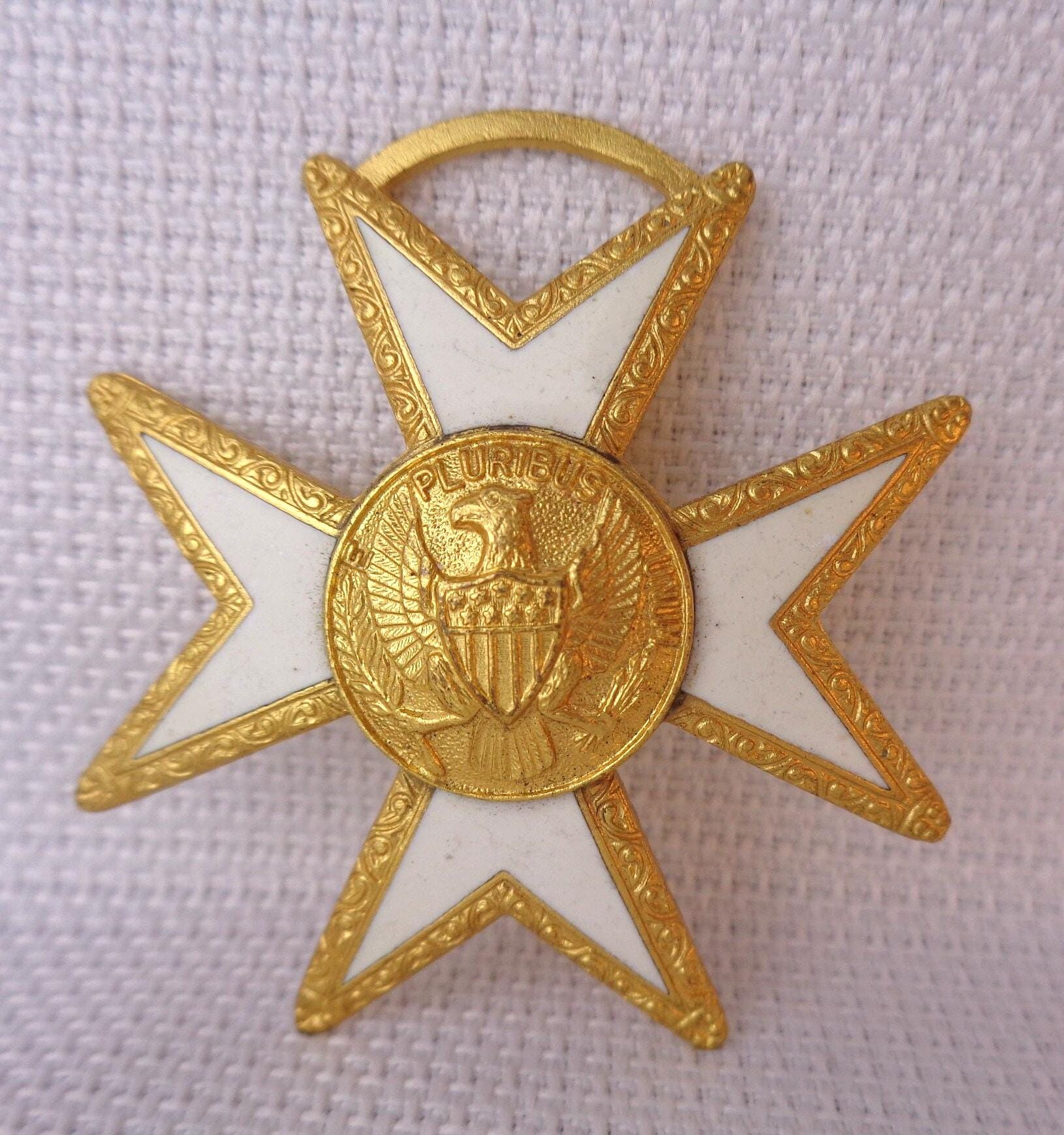希少 ハッセルブラッド ゴールド 引き蓋 MILLENNIUM Vintage Enamel and Gold Tone Masonic Maltese Cross Medal, Knights