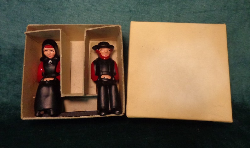 Vintage Dalecraft Iron Farmer Couple Salt and Pepper Shakers Vintage Dalecraft Cast Iron Amish Couple Salt and Pepper Shakers