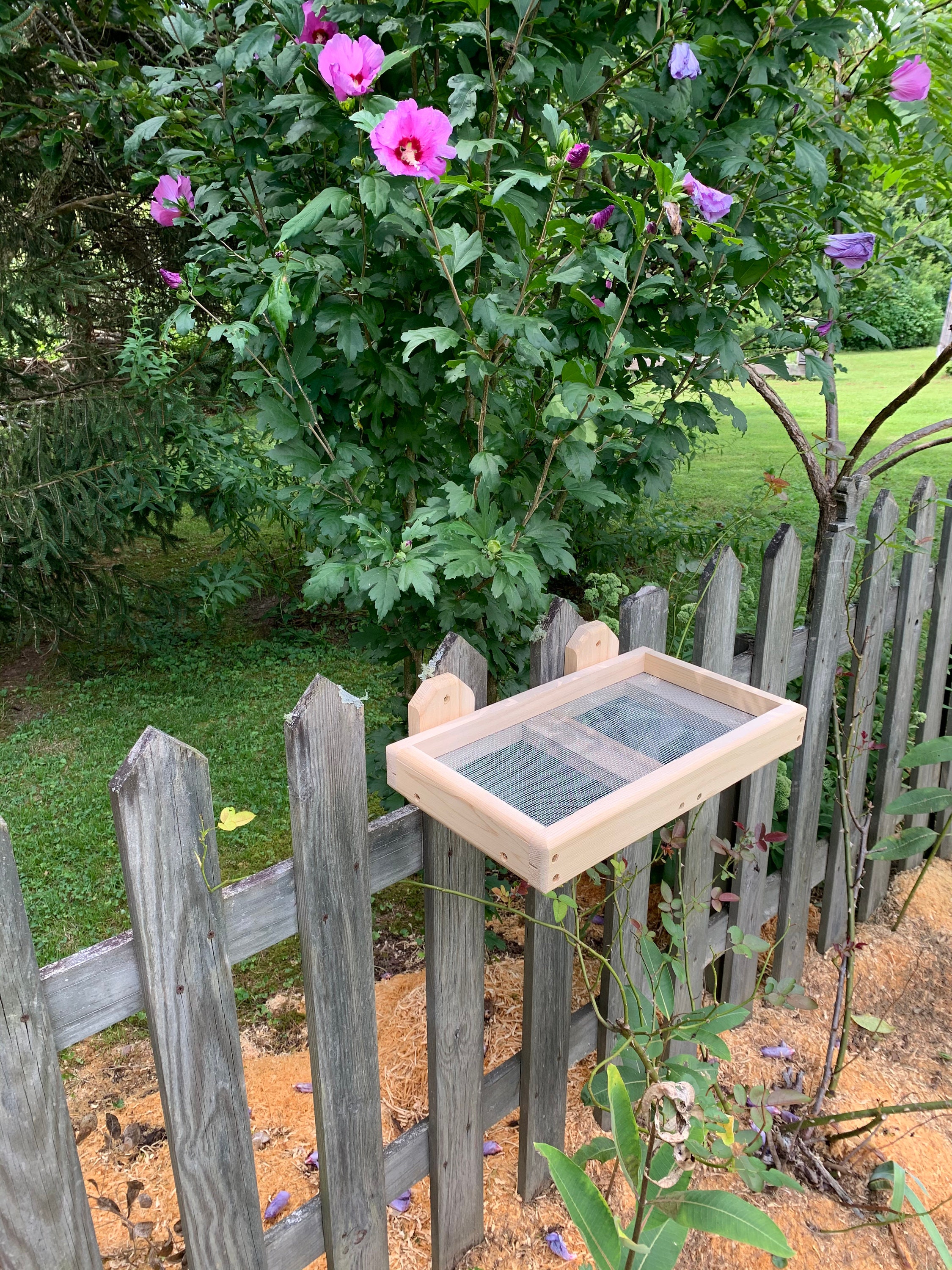 Fence on sale bird feeder
