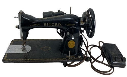 ●SELF MADE 1949 Singer Sewing Machine, Model 15, Serial No#aj060798