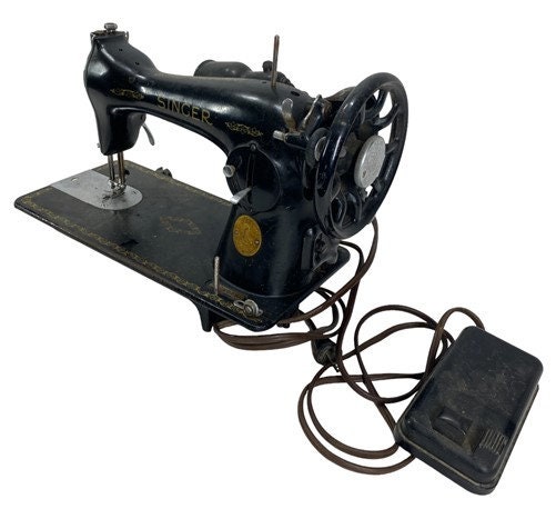 1949 Singer Sewing Machine, Model 15, Serial No#aj060798