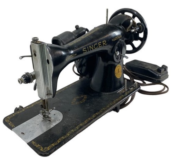 1949 Singer Sewing Machine, Model 15, Serial No#aj060798