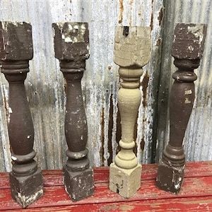 4 Balusters Bemalte Holz architektonische Bergungsspindeln Veranda Hausbesatz S, Vintage Holzspindeln, Holzbaluster, Rustikales Bauernhaus