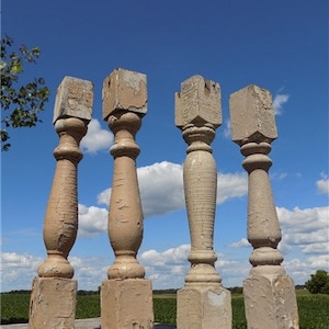 4 Balusters Bemalte Holz architektonische Bergungsspindeln Veranda Hausbesatz A21, Vintage Holz spindeln, Holzbalusters, Rustikales Bauernhaus