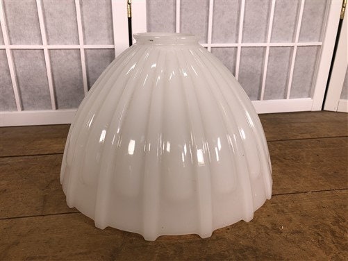 Grand Abat-jour Vintage XXe – Verre Pressé Blanc Et Transparent – Très Bon état