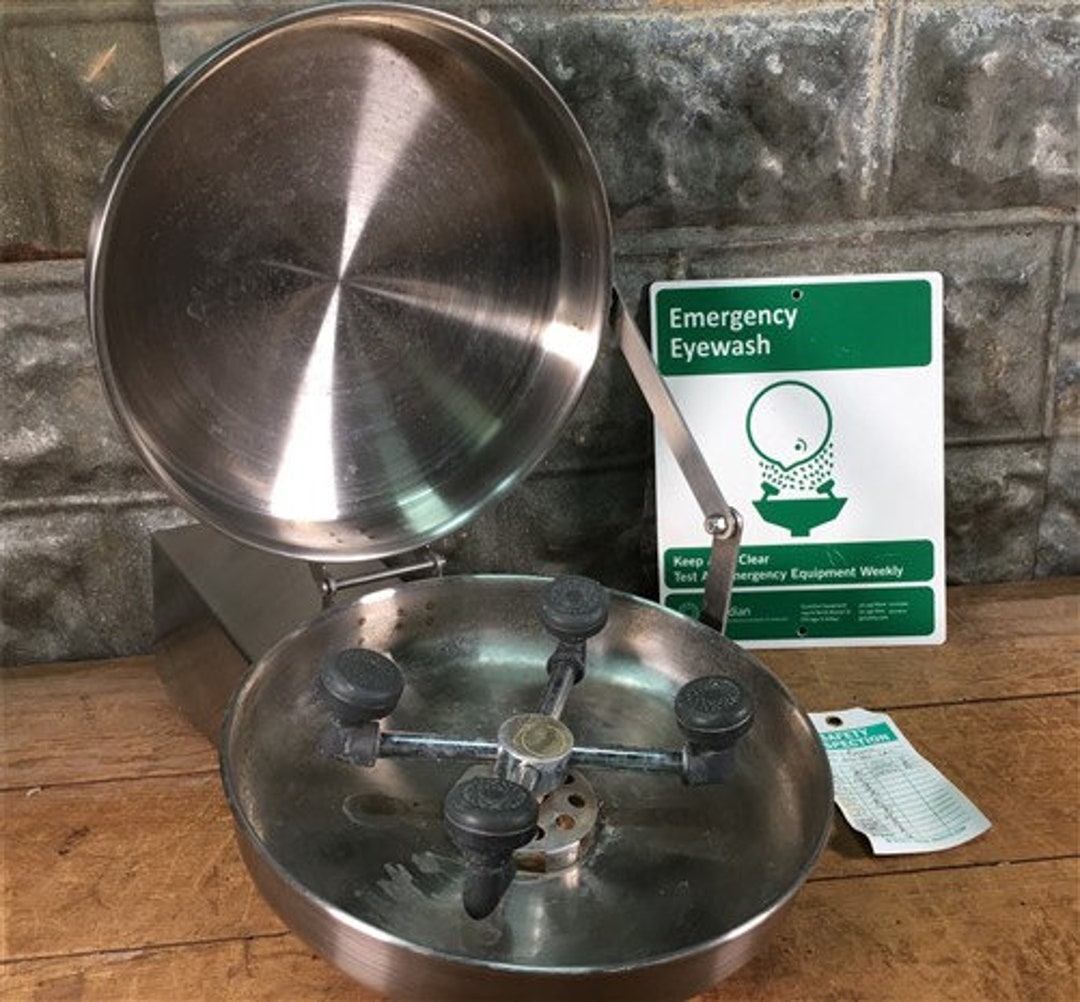 Guardian Eye Wash Station, Emergency Eyewash Equipment, Workplace