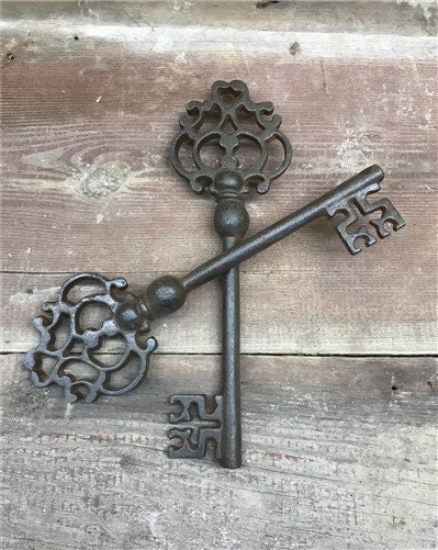 Cast Iron & Brass Large Antique Style Violin Shaped Lock Set Cast Iron & Brass Large Antique Style Violin Shaped Lock Set