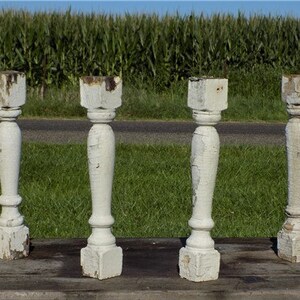 4 Balusters Bemalte Holz architektonische Bergungsspindeln Veranda Hausbesatz A13, Vintage Holzspindeln, Holzbaluster, Rustikales Bauernhaus