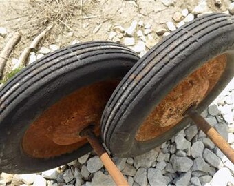 ROUE VOITURE À pédales ancien jouet enfant métal pneus Dia. 20 cm EUR 10,00 - FR