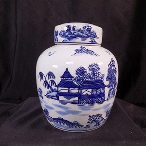 Blue Willow Ginger Jar, 9 Chinese Porcelain Décor, East Asian Chinoiserie B, Chinese Porcelain, Chinoiserie