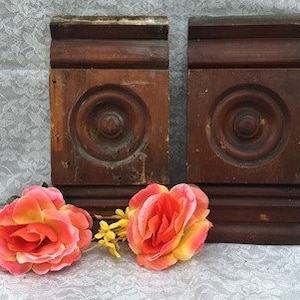 2 Plinth Blocks, Door Trim Molding Architectural Salvage, Wood Bullseye C37 Door Trim Corner Block, Vintage Wood Molding, Skirting Trim