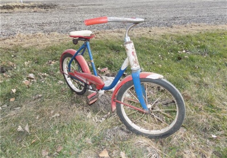 se bikes red white and blue