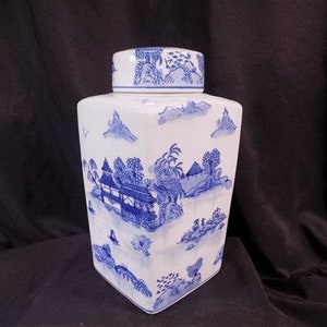 Square Blue Willow Ginger Jar, 12 Chinese Porcelain Decor, Asian Chinoiserie I,  Blue & White Covered Ginger Jar, Chinese Porcelain, Chinois