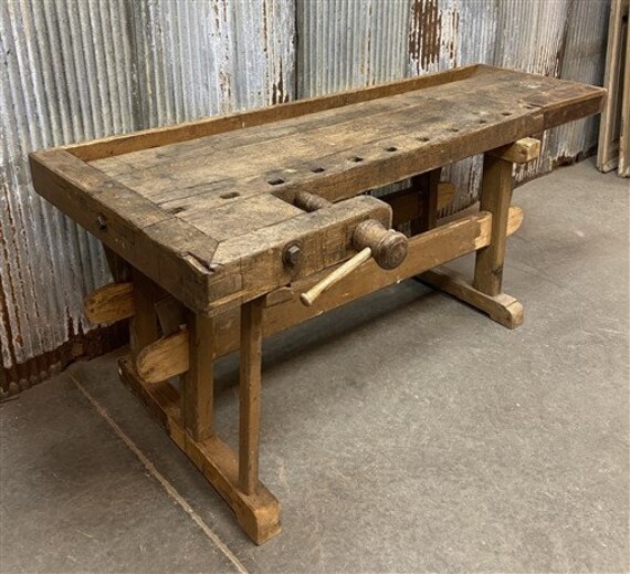 Una mesa banco de carpintero y dos rincones / VERO PALAZZO