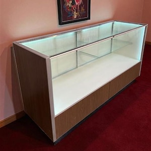 6&#39; Berg Lighted Showcase, Vintage Floor Display Case, Glass Retail Store Counter, Vintage Display Cabinet, Mercantile Showcase