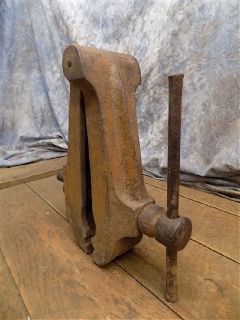 Blacksmith Post Vise Leg Cast Iron Vintage Tool Anvil Amish Forg Blacksmith Post Vise Leg Cast Iron Vintage Tool Anvil Amish Forg
