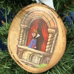 Adorno navideño de galleta de madera de la Reina Malvada de Disney, Blancanieves