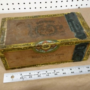Reina Victoria Extra Cigar Box