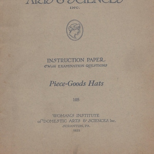 Puede incluir: Un documento de instrucción vintage para un curso sobre la elaboración de sombreros a partir de telas, ofrecido por el Woman's Institute of Domestic Arts & Sciences, Inc. en Scranton, PA. en 1923.