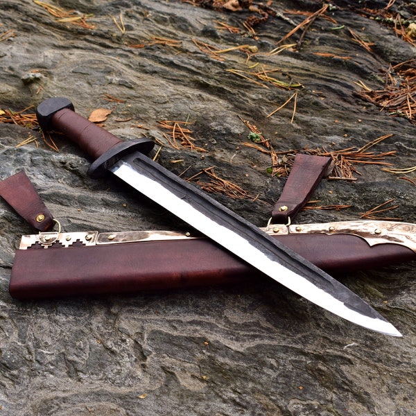 Hand Forged Viking Seax Shortsword/Knife, Sharp and Authentic, Sold with leather sheath.