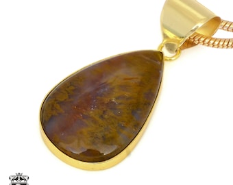 Collar con colgante de ágata de Montana en oro de 24 quilates