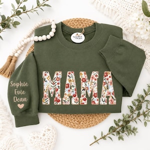 Personalized Mama Embroidered Sweatshirt Gift for New Mom Floral Design Crewneck Trendy Mama Shirt with Names on Sleeve Pregnancy Reveal