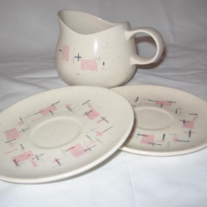 Vintage Vernonware/Metlox Tickled Pink Gravy Boat/Metlox /1960 Mid Century Dinnerware/Vintage Gravy Boat/Vintage Dinnerware/Kitchenwares