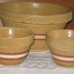 Vintage Kitchen Mixing Bowl Set/Large and Small Beige Mixing Bowls with Red and White Band/Vintage Tableware/Kitchen Decoration/Mixing Bowl