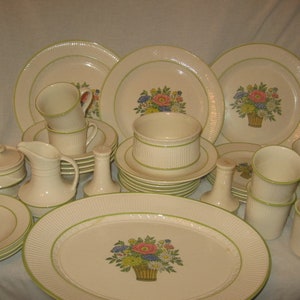 Vintage Metlox Vernonware Flower Basket Set/Metlox /Metlox Raised Flower Pattern/Mid Century Dinnerware/Vintage Dinnerware/Kitchenwares