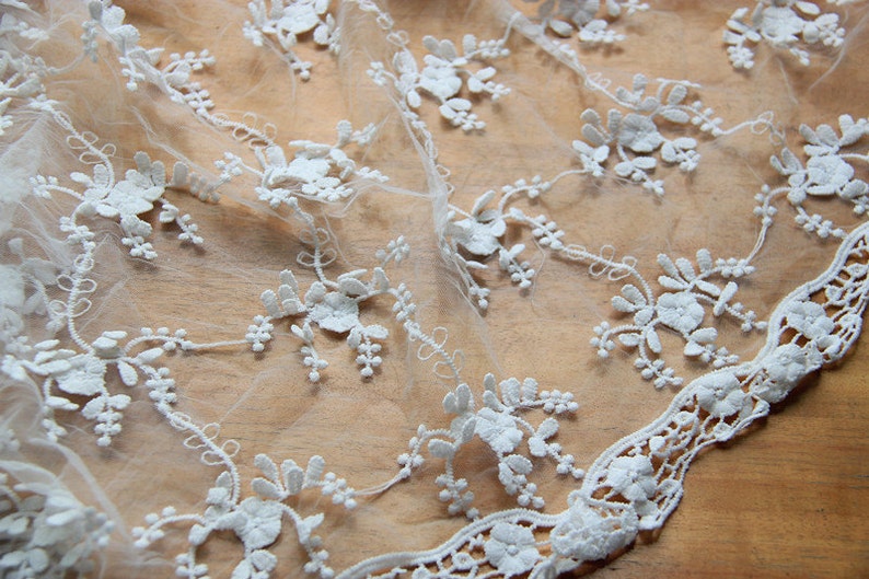Width 49.21 inches wedding lace fabric,flowers embroidered lace,floral lace trim,scalloped trim lace for DIY dress,125CM 1-168