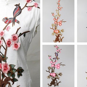 Peut inclure: Cinq patchs brodés représentant un motif floral avec des oiseaux. Les patchs sont de différentes couleurs, notamment rose, violet, orange et marron. Les patchs sont parfaits pour ajouter une touche d'élégance aux vêtements, aux sacs ou à d'autres accessoires.