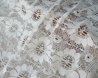 Ancho 57.09 pulgadas Tela de encaje negro/ marfil, encaje bordado de flores, ribete de encaje floral, tela de encaje, para vestido diácola, 145CM (101-41)