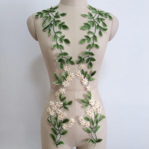 31cmx12cm Vintage Green Leaf Embroidered Lace Trim Motif Forest Leaves Patches Appliques Sewing on for Bridal Wedding Dress Accessories