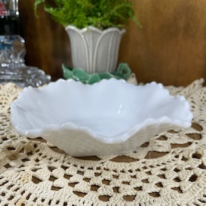 Vintage milk glass candy dish ruffled edge bowl