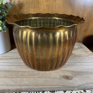 Vintage brass planter boho eclectic traditional rustic ruffled scalloped edge fluted detail home decor