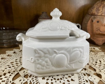 Vintage ceramic soup gravy tureen compote with lid no ladle small white ceramic fruit pattern serving bowl