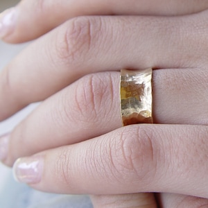 Classic wedding band,Hammered gold band, Vintage gold ring men woman wedding ring, 14K gold rustic ring, wide yellow gold band, organic ring