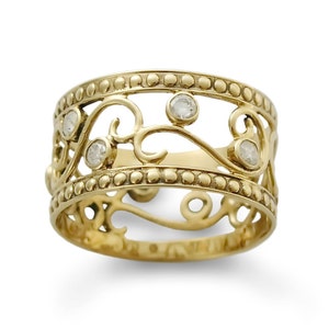 Floral gold band with Diamonds